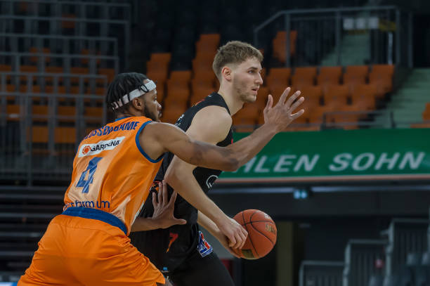 表现得更加 表现得更加